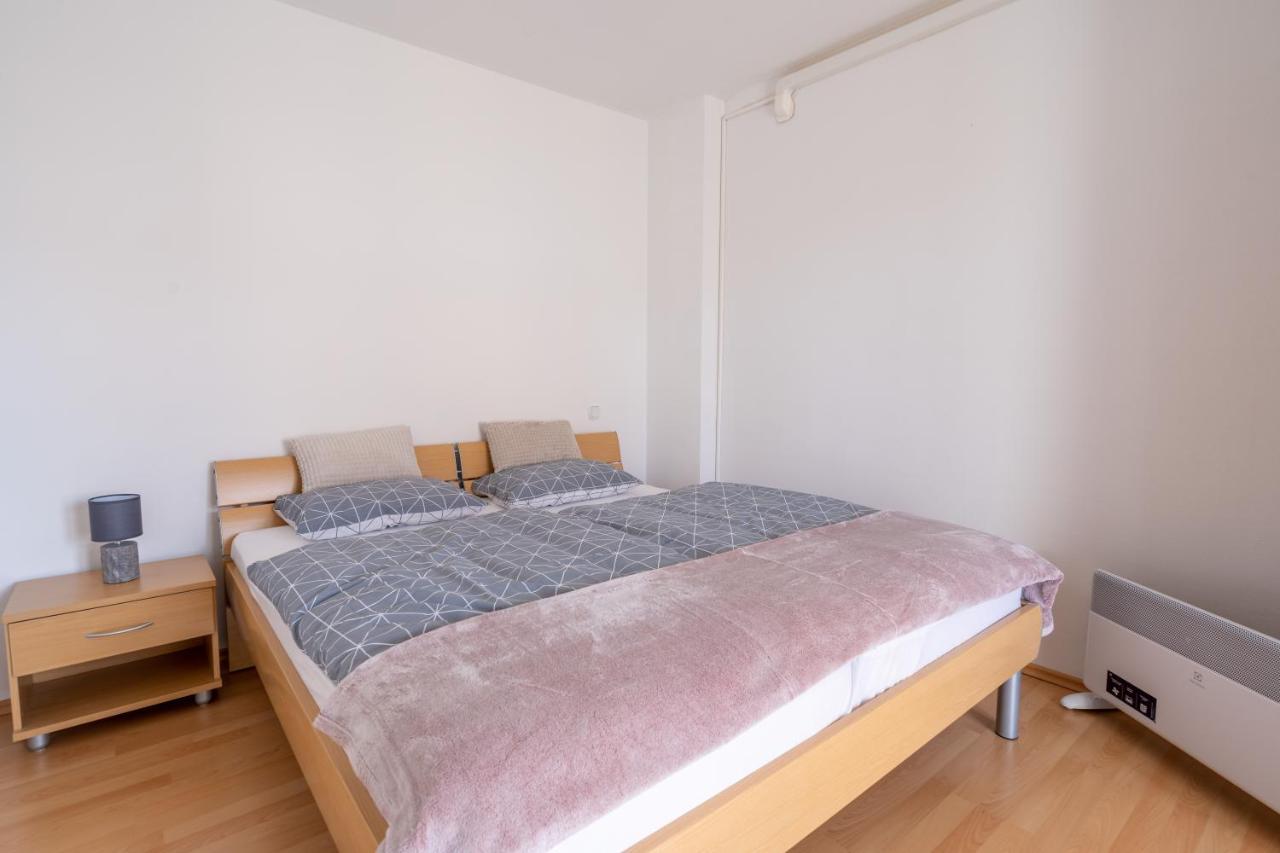 Charmante Wohnung Fusslaeufig Zum Meer In Funtana Exterior foto