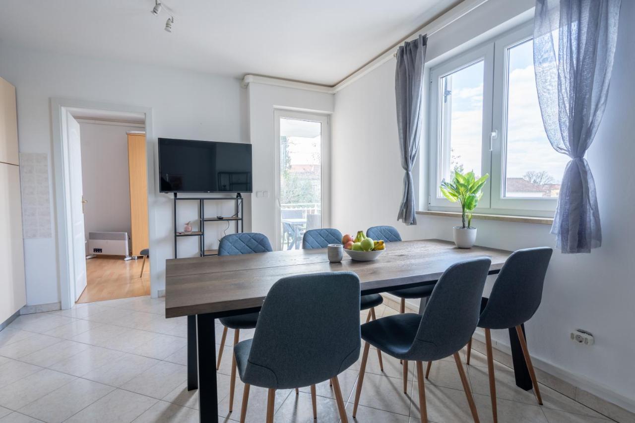 Charmante Wohnung Fusslaeufig Zum Meer In Funtana Exterior foto